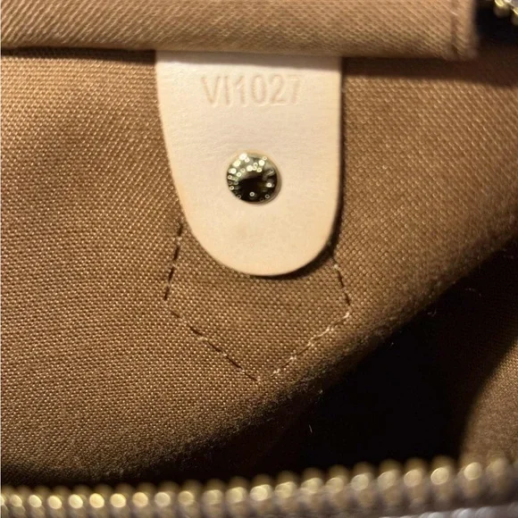 Louis Vuitton Vintage Speedy 40 Monogram Bag - Picture 8 of 16